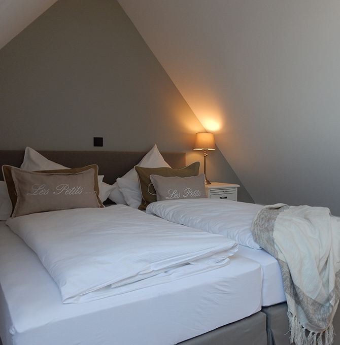 Maisonette-Appartement<br>mit Balkon & Parkblick | Hotel Leegerpark Greetsiel
